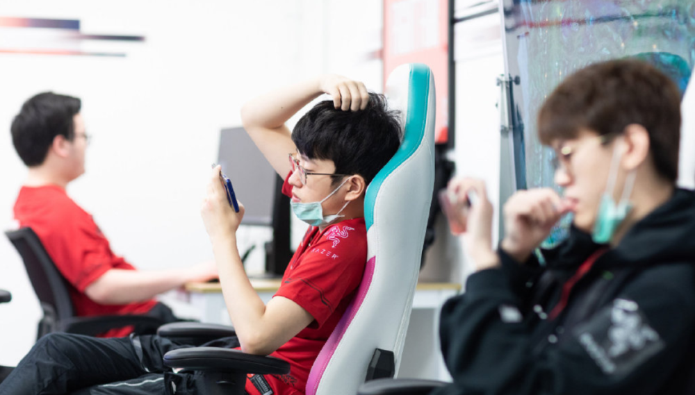 kaiyun包含Scout在巴塞罗那比赛中刷新纪录Doinb在独行侠比赛中险胜，风云突变武汉三镇关键时刻扳平良机瞬间刷屏的词条